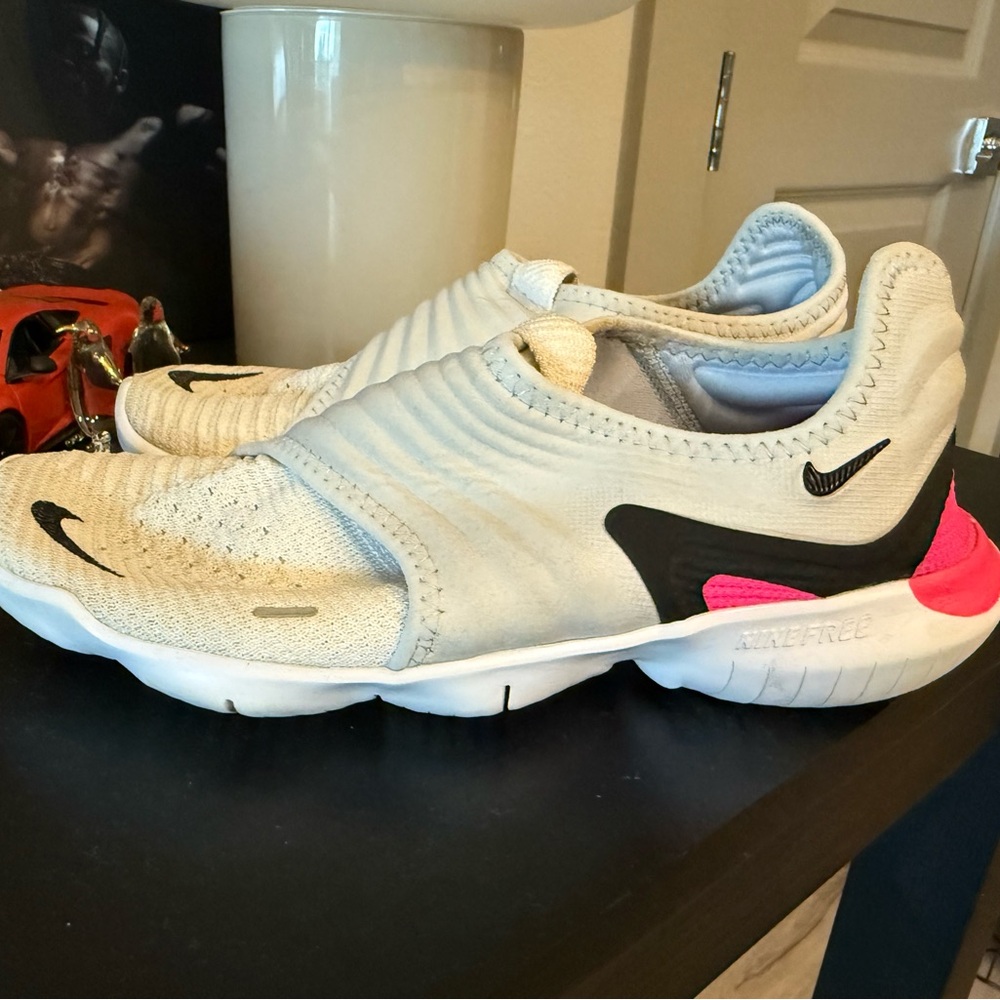 Nike Slip-On Sneakers in White and Pink